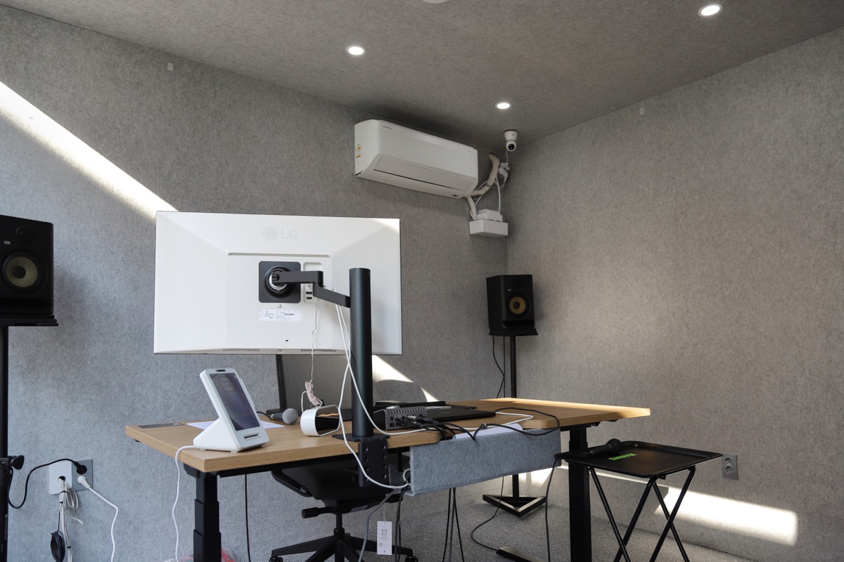 녹음 장비 — 모니터 암과 스피커 세팅